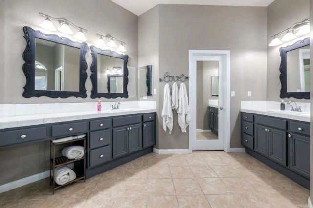 3225 Hidden Estate Lane, Escondido, CA 92027