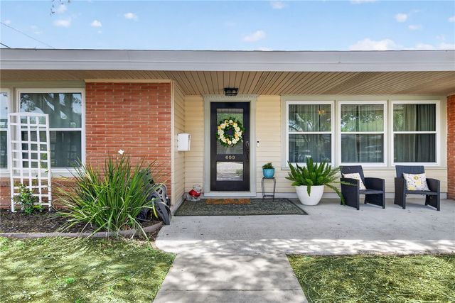 609 Peerman Pl, Corpus Christi, TX 78411