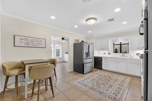609 Peerman Pl, Corpus Christi, TX 78411