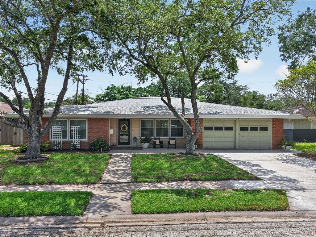 609 Peerman Pl, Corpus Christi, TX 78411