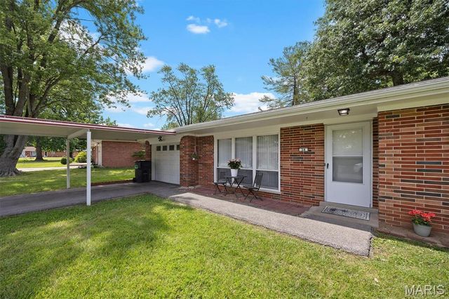 34 Fenwood Drive, Belleville, IL 62220