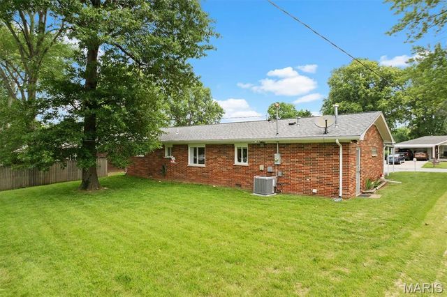 34 Fenwood Drive, Belleville, IL 62220