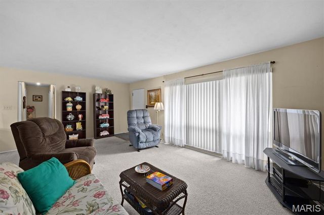 34 Fenwood Drive, Belleville, IL 62220