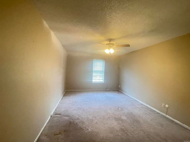 55 FALLING CREEK DR, North Little Rock, AR 72114