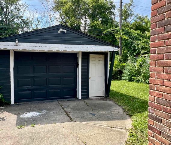 20313 Schoenherr Street, Detroit, MI 48205