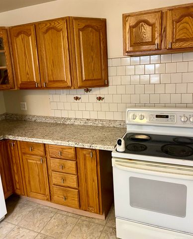 20313 Schoenherr Street, Detroit, MI 48205