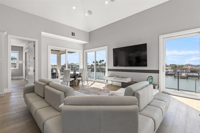 7966 1ST AVENUE S, St Petersburg, FL 33707