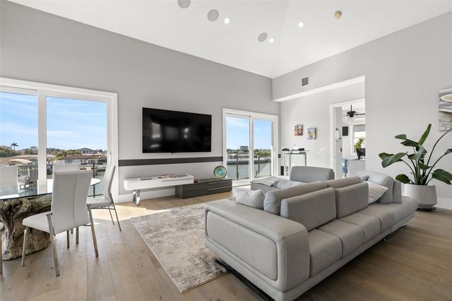 7966 1ST AVENUE S, St Petersburg, FL 33707