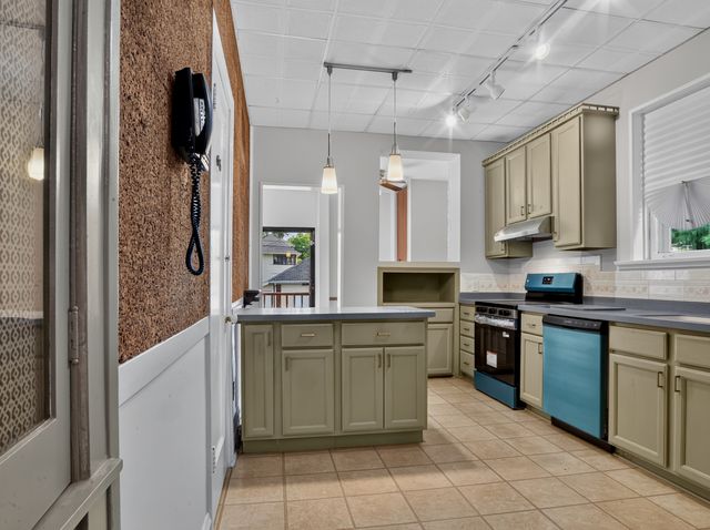 626 N Taylor Avenue, Oak Park, IL 60302