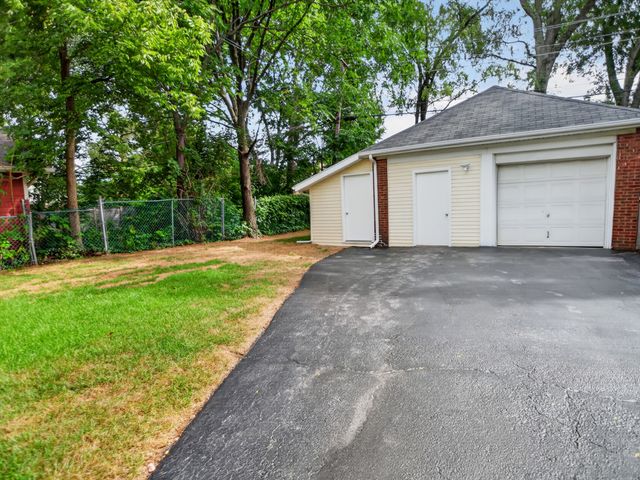 626 N Taylor Avenue, Oak Park, IL 60302