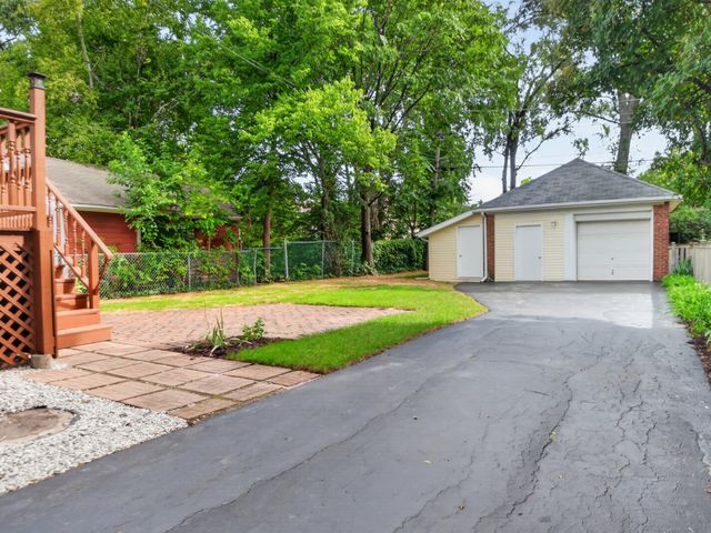 626 N Taylor Avenue, Oak Park, IL 60302