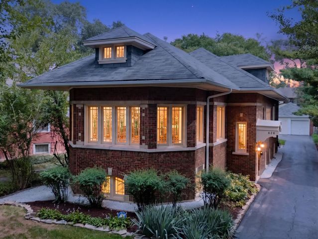 626 N Taylor Avenue, Oak Park, IL 60302
