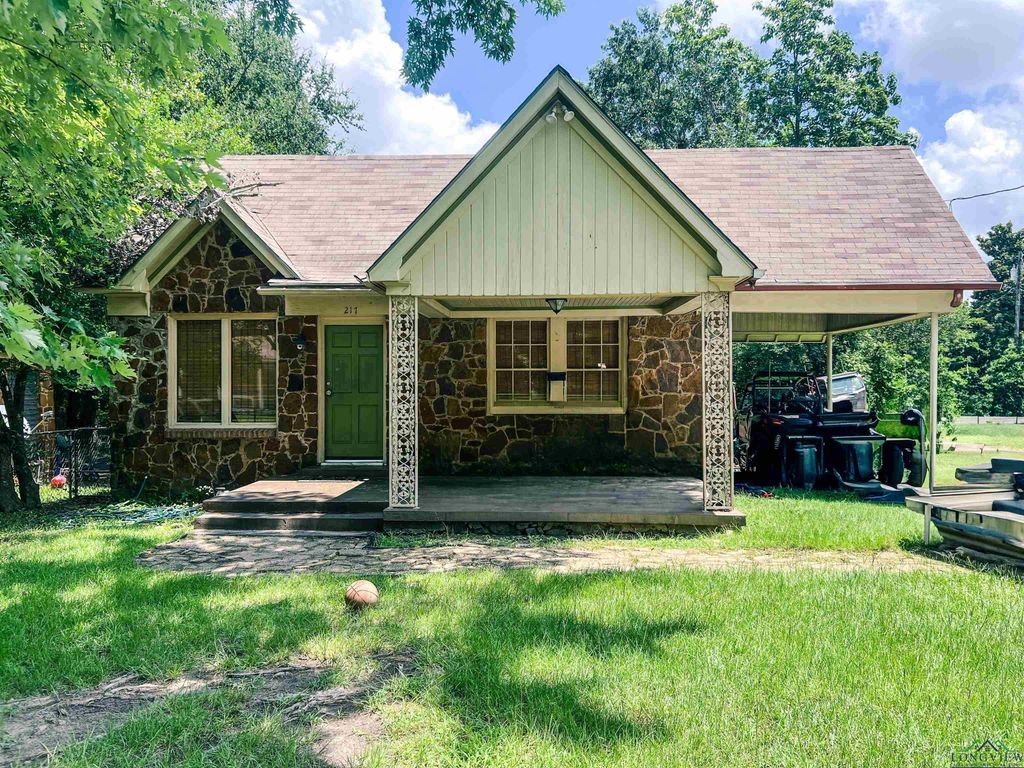 217 Polk St, Gilmer, TX 75644