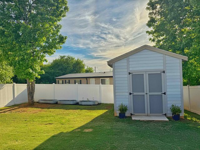 1011 Minocqua Rd, Spartanburg, SC 29303
