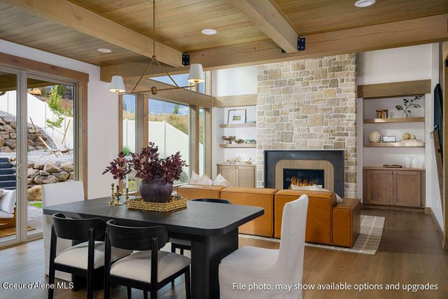 963 E STEEPLE CHASE RD, Hayden, ID 83835