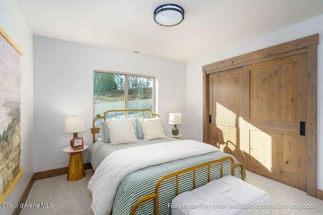 963 E STEEPLE CHASE RD, Hayden, ID 83835