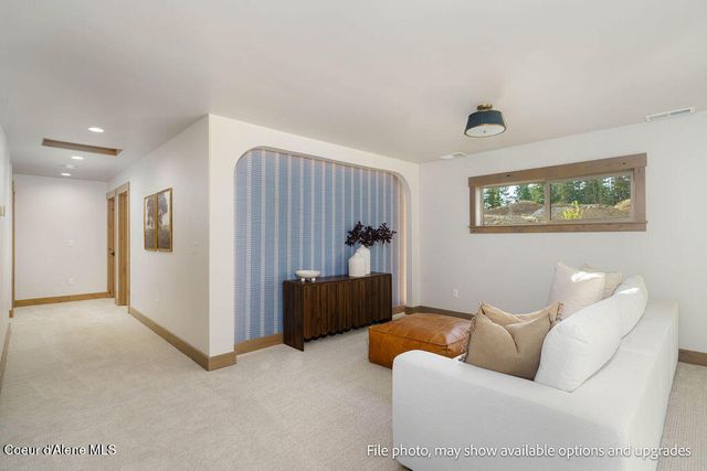 963 E STEEPLE CHASE RD, Hayden, ID 83835