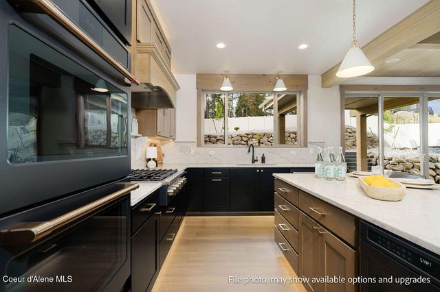 963 E STEEPLE CHASE RD, Hayden, ID 83835