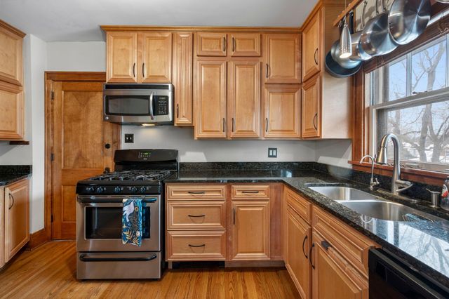 100 W 40th Street, Minneapolis, MN 55409