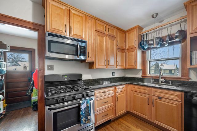 100 W 40th Street, Minneapolis, MN 55409