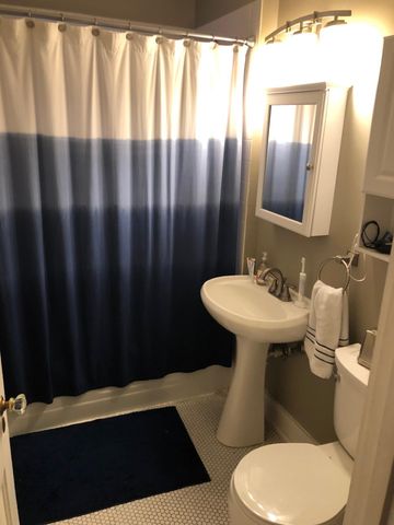 100 W 40th Street, Minneapolis, MN 55409