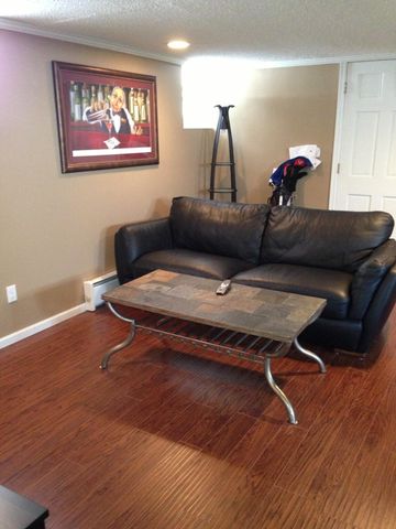 100 W 40th Street, Minneapolis, MN 55409