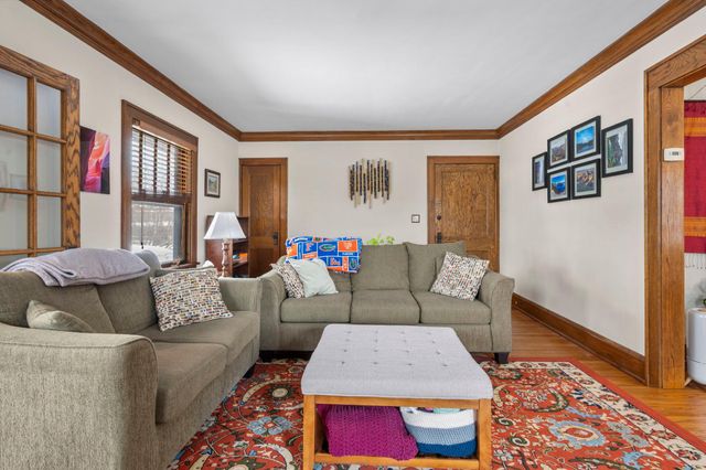 100 W 40th Street, Minneapolis, MN 55409