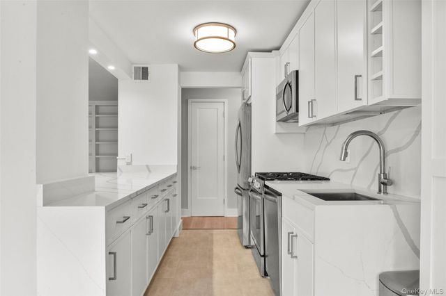 2 Washington Square 3E, Larchmont, NY 10538