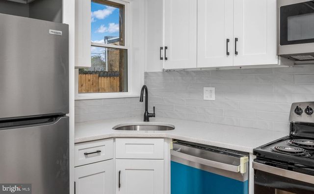 2042 E SOMERSET ST, Philadelphia, PA 19134