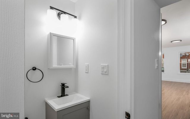 2042 E SOMERSET ST, Philadelphia, PA 19134