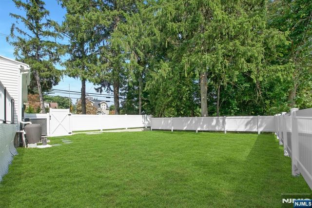 137 Schraalenburgh Road, Harrington Park, NJ 07640