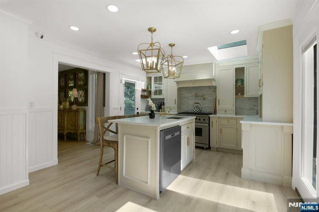 137 Schraalenburgh Road, Harrington Park, NJ 07640