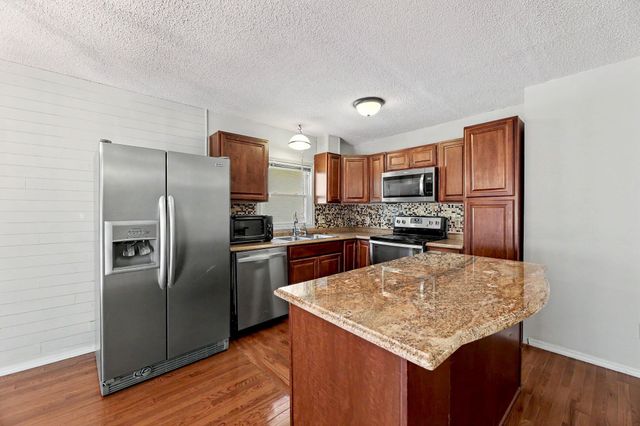 4051 Clarendon, Bel Aire, KS 67220
