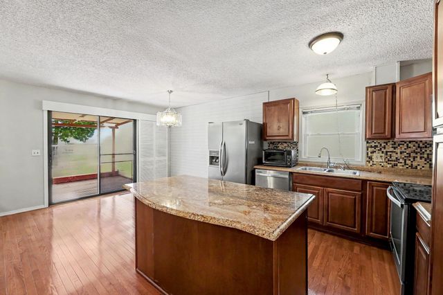 4051 Clarendon, Bel Aire, KS 67220