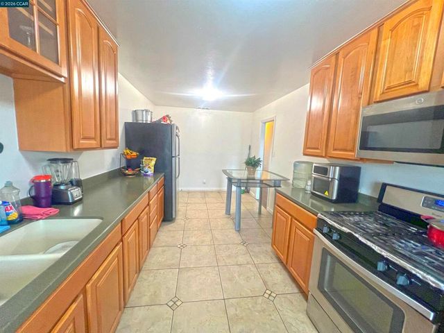 852 Sheridan St, Vallejo, CA 94590