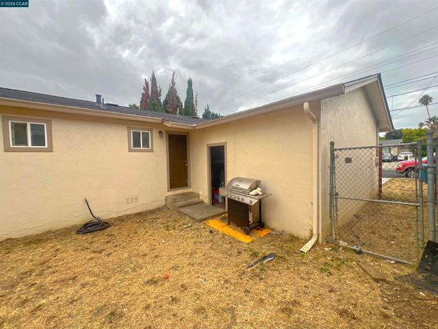 852 Sheridan St, Vallejo, CA 94590