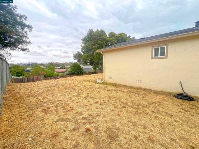 852 Sheridan St, Vallejo, CA 94590
