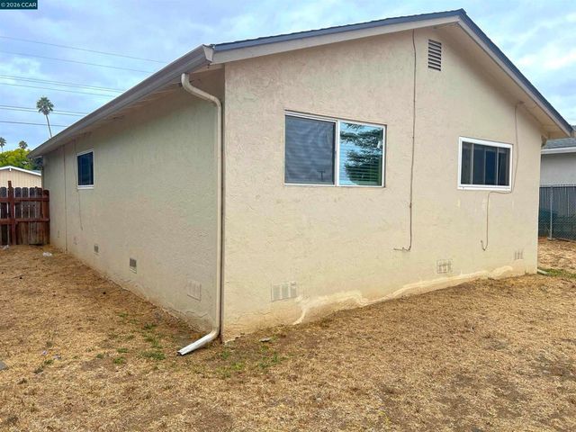 852 Sheridan St, Vallejo, CA 94590