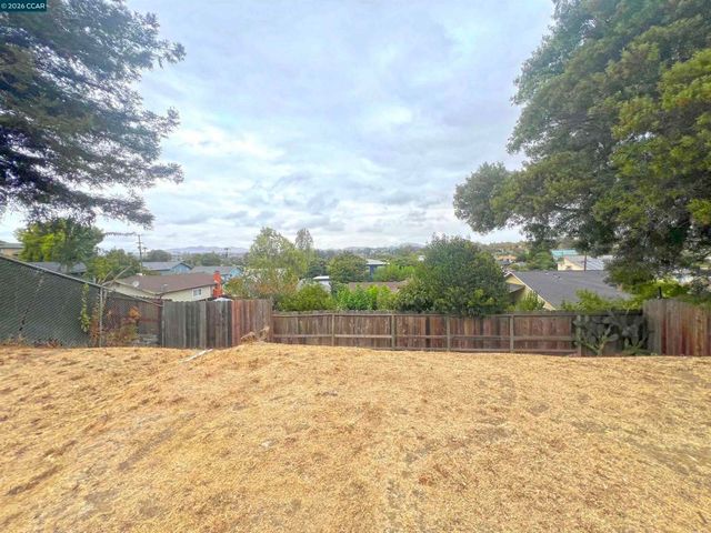 852 Sheridan St, Vallejo, CA 94590