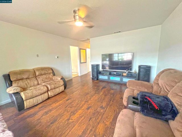 852 Sheridan St, Vallejo, CA 94590
