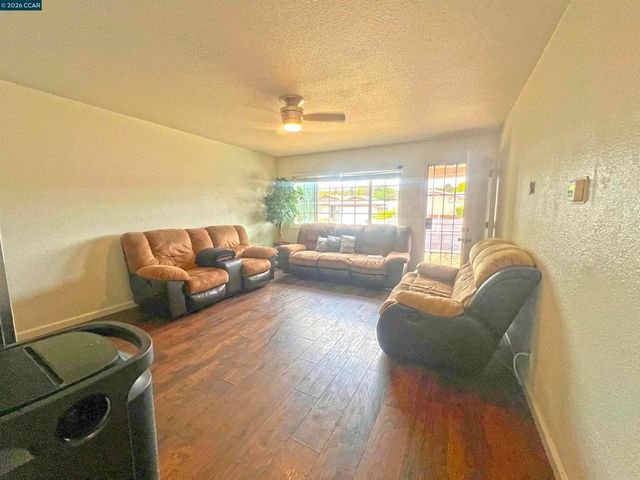 852 Sheridan St, Vallejo, CA 94590
