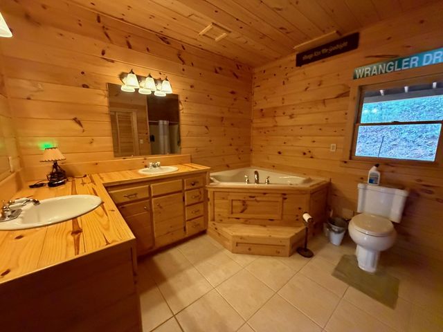 235 Hardslate Road, Blue Ridge, GA 30513
