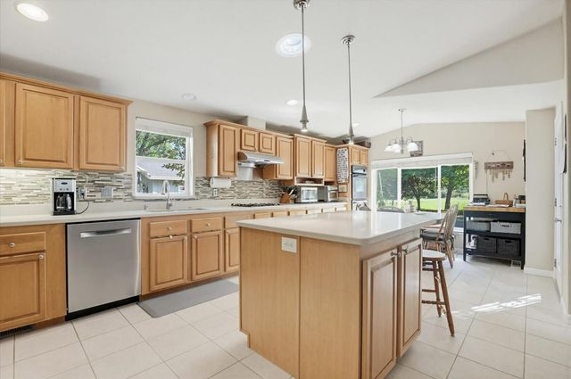 17180 Clover Rd, Penn Valley, CA 95946