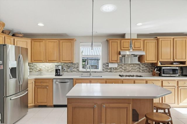 17180 Clover Rd, Penn Valley, CA 95946