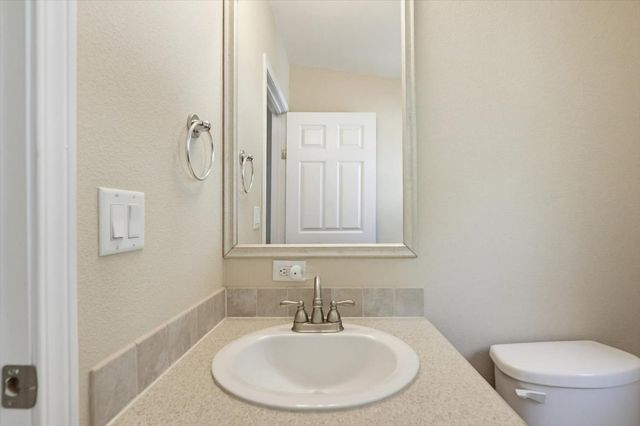 17180 Clover Rd, Penn Valley, CA 95946
