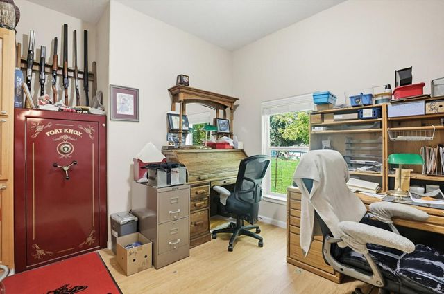 17180 Clover Rd, Penn Valley, CA 95946