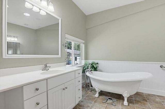 17180 Clover Rd, Penn Valley, CA 95946