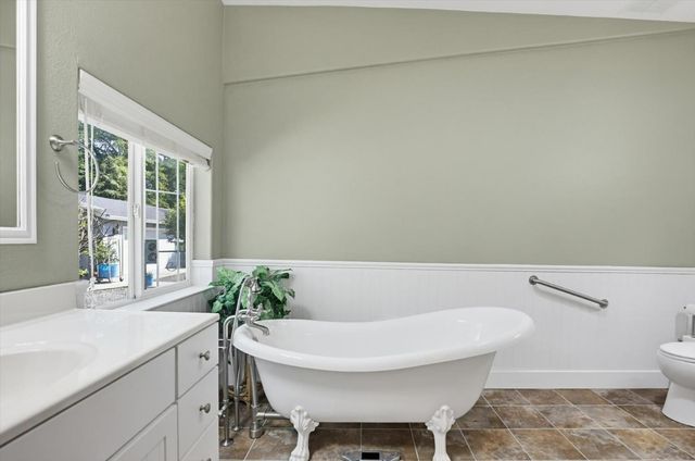 17180 Clover Rd, Penn Valley, CA 95946