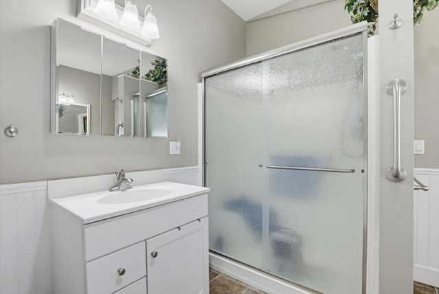 17180 Clover Rd, Penn Valley, CA 95946