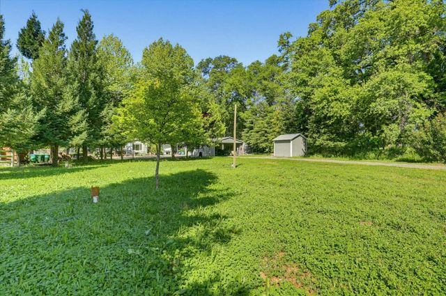 17180 Clover Rd, Penn Valley, CA 95946